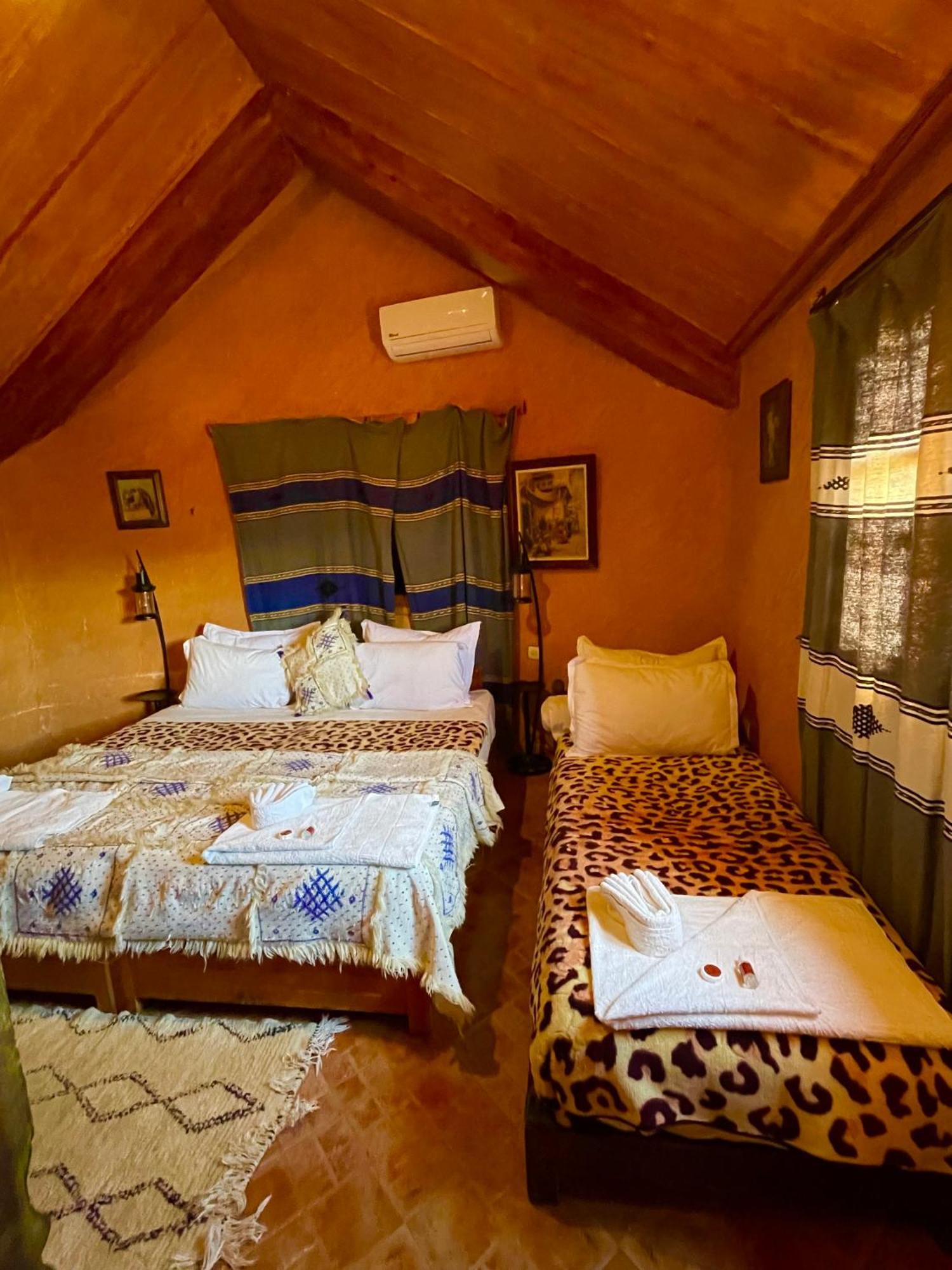 Ferme D'Hote La Vallee 艾兹鲁 外观 照片