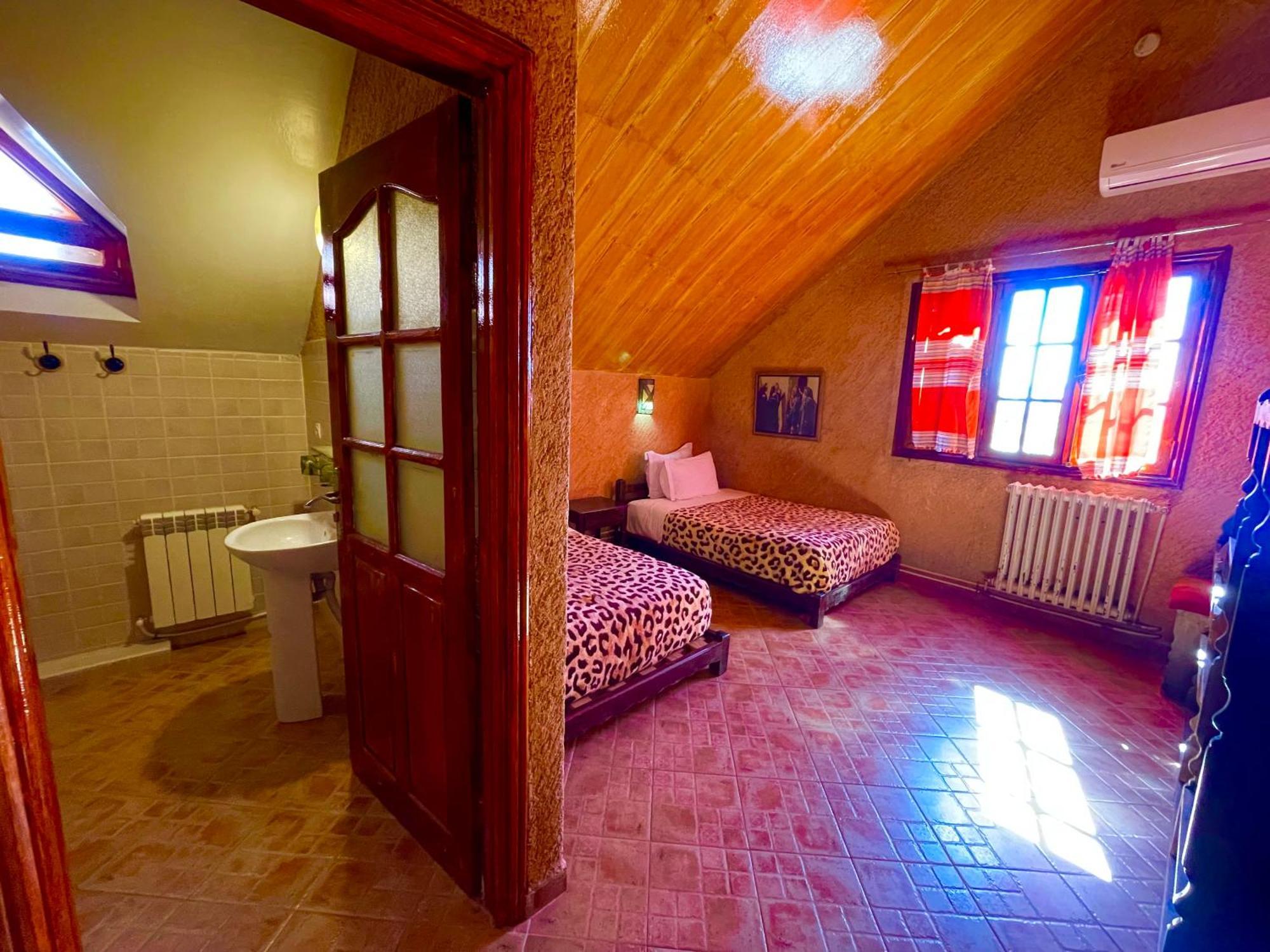 Ferme D'Hote La Vallee 艾兹鲁 外观 照片